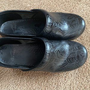 Dansko Black Tooled Leather Professional Clogs 38